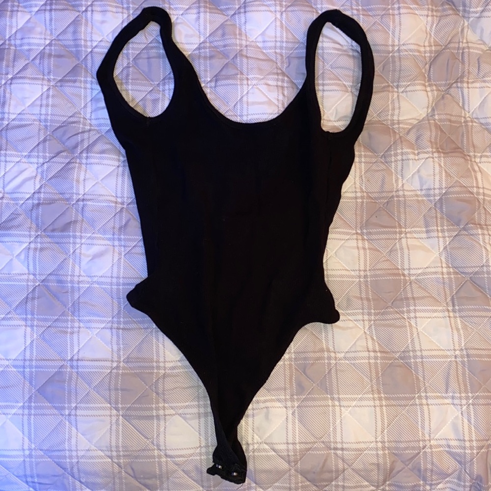 Black body suit from fashion nova! Medium, fits more small!